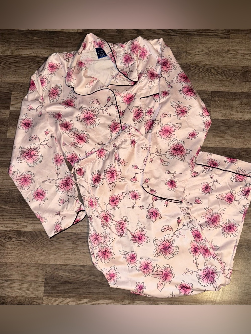 All Over Floral Printed Satin Long Sleeve Pajama Set Womens XL NWOT